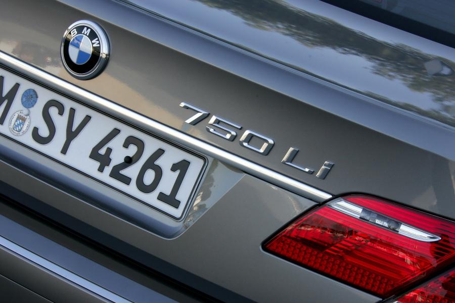  BMW 7-Series L 2006 года  (фото 3 из 89)